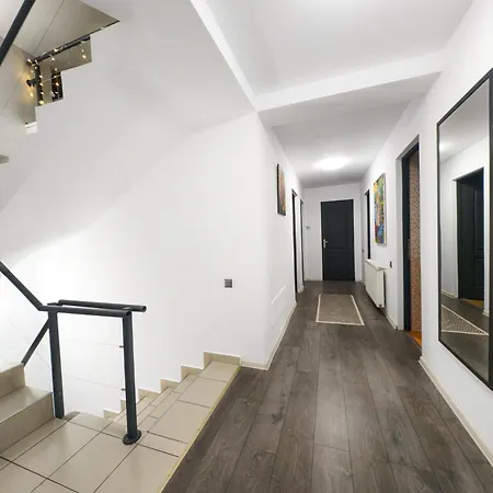 Spacious - Families & Groups - Free Parking *