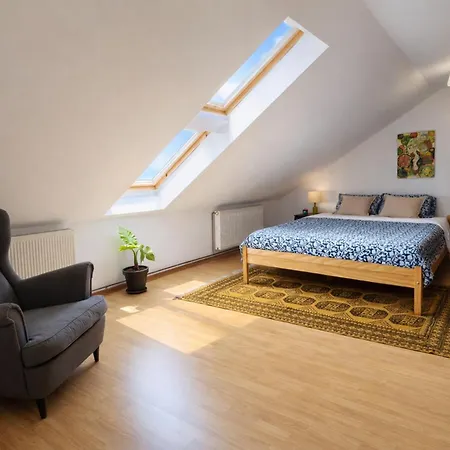 Urban Haven - Spacious 4Br Apartment For Groups And Families With Free Parking And Self Check-In
