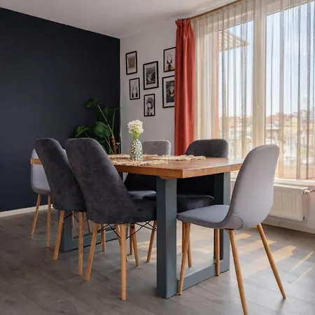 Urban Haven - Spacious 4Br Apartment For Groups And Families With Free Parking And Self Check-In Kluż-Napoka
