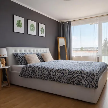 Spacious Apartment - Families&Groups - Free Parking *