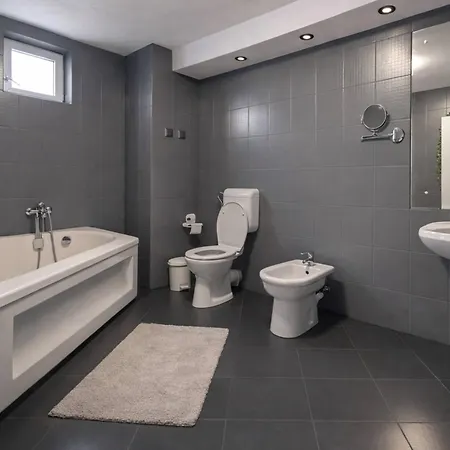 Apartament Urban Haven - Spacious 4Br Apartment For Groups And Families With Free Parking And Self Check-In Kluż-Napoka