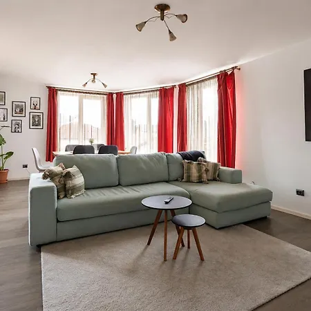 Spacious Apartment - Families&Groups - Free Parking Apartamento