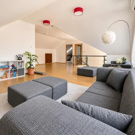 Urban Haven - Spacious 4Br Apartment For Groups And Families With Free Parking And Self Check-In