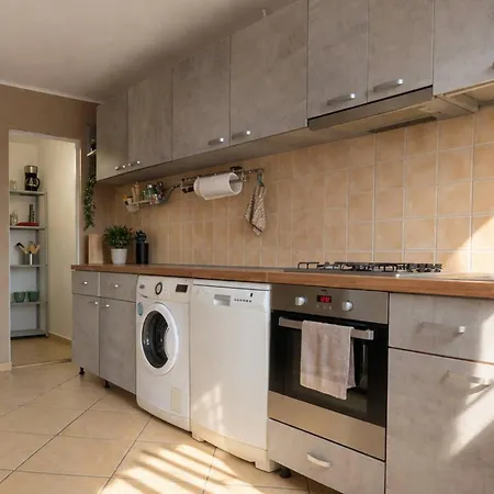 Spacious Apartment - Families&Groups - Free Parking *