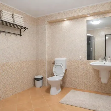 Spacious Apartment - Families&Groups - Free Parking *