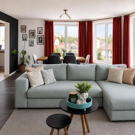 Urban Haven - Spacious 4br For Groups And Families With Free Parking And Self Check-in Apartament