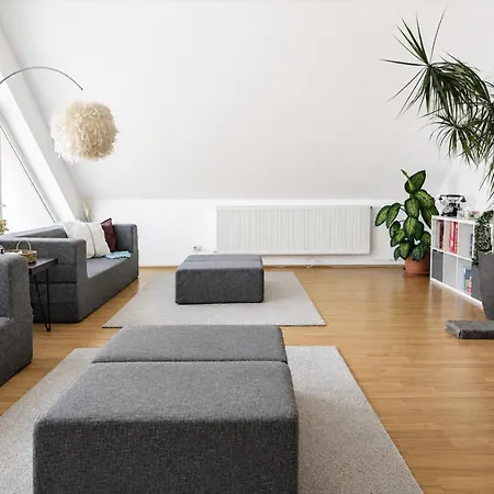 Urban Haven - Spacious 4br For Groups And Families With Free Parking And Self Check-in Apartament