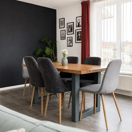 Apartament Urban Haven - Spacious 4br For Groups And Families With Free Parking And Self Check-in