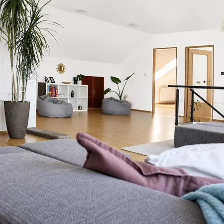 Apartament Urban Haven - Spacious 4br For Groups And Families With Free Parking And Self Check-in