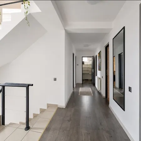 Urban Haven - Spacious 4br For Groups And Families With Free Parking And Self Check-in * Cluj-Napoca