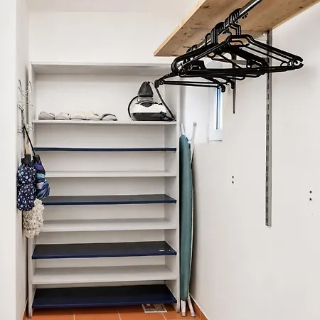 Apartament Urban Haven - Spacious 4br For Groups And Families With Free Parking And Self Check-in