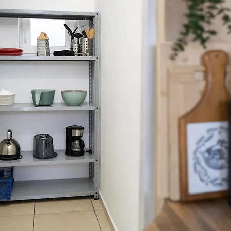 Urban Haven - Spacious 4br For Groups And Families With Free Parking And Self Check-in