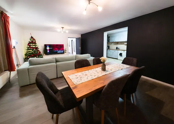 Apartament Spacious - Families & Groups - Free Parking