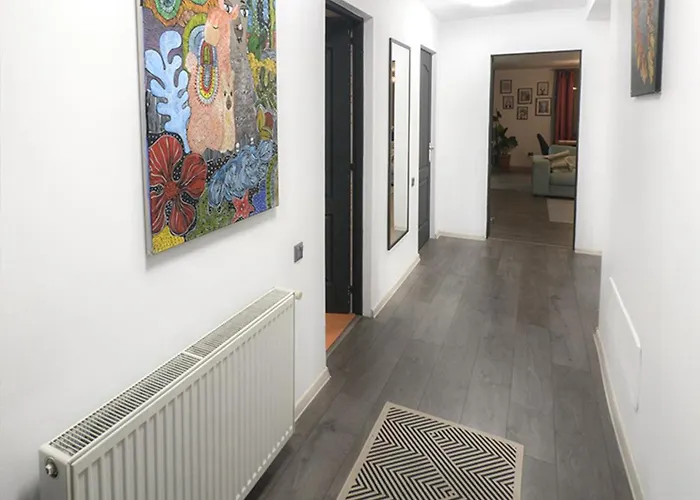 Spacious - Families & Groups - Free Parking *