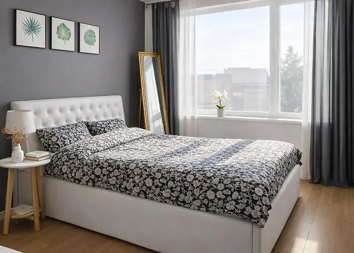 Апартаменти Spacious - Families & Groups - Free Parking